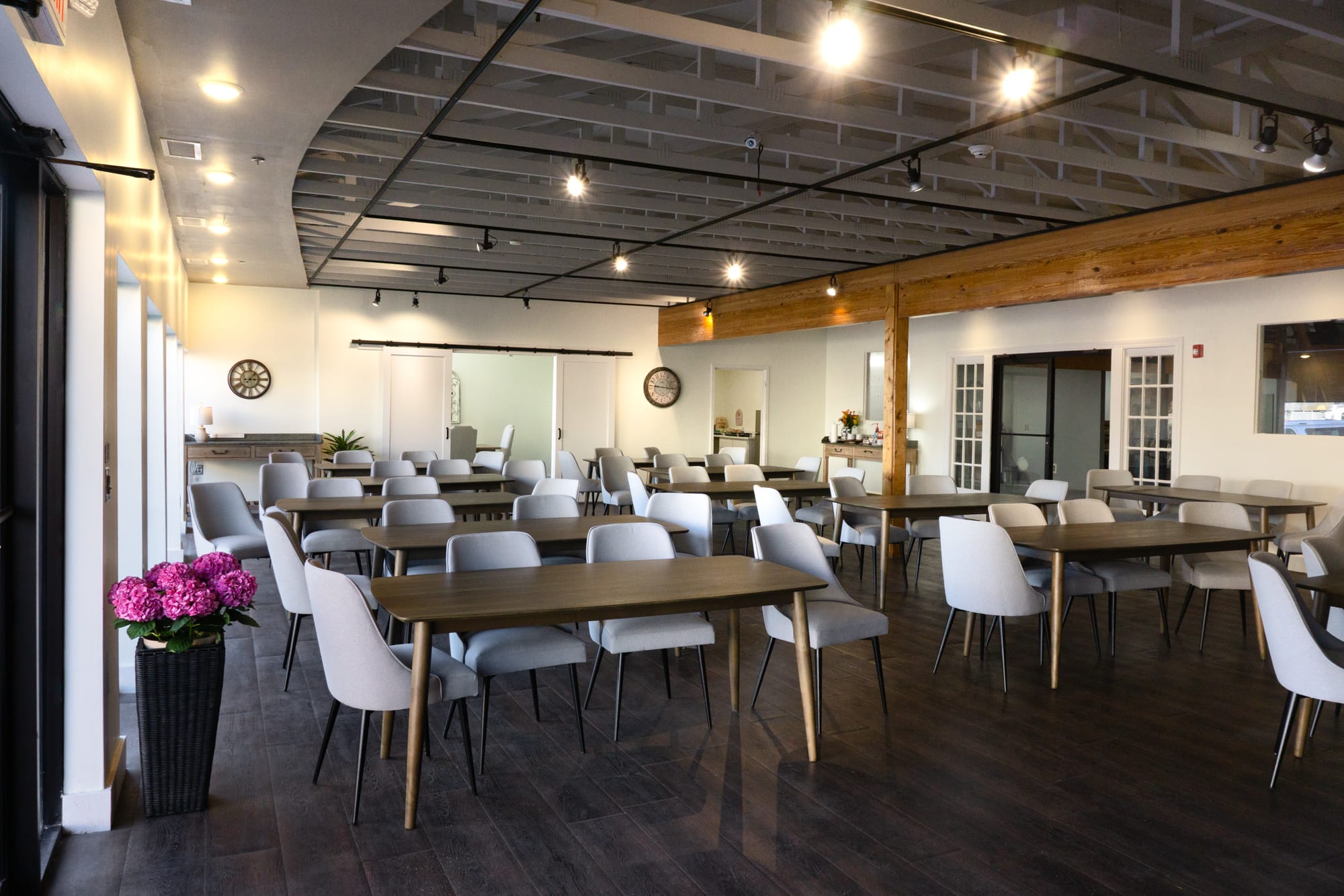 Banquet-style seating for presentations